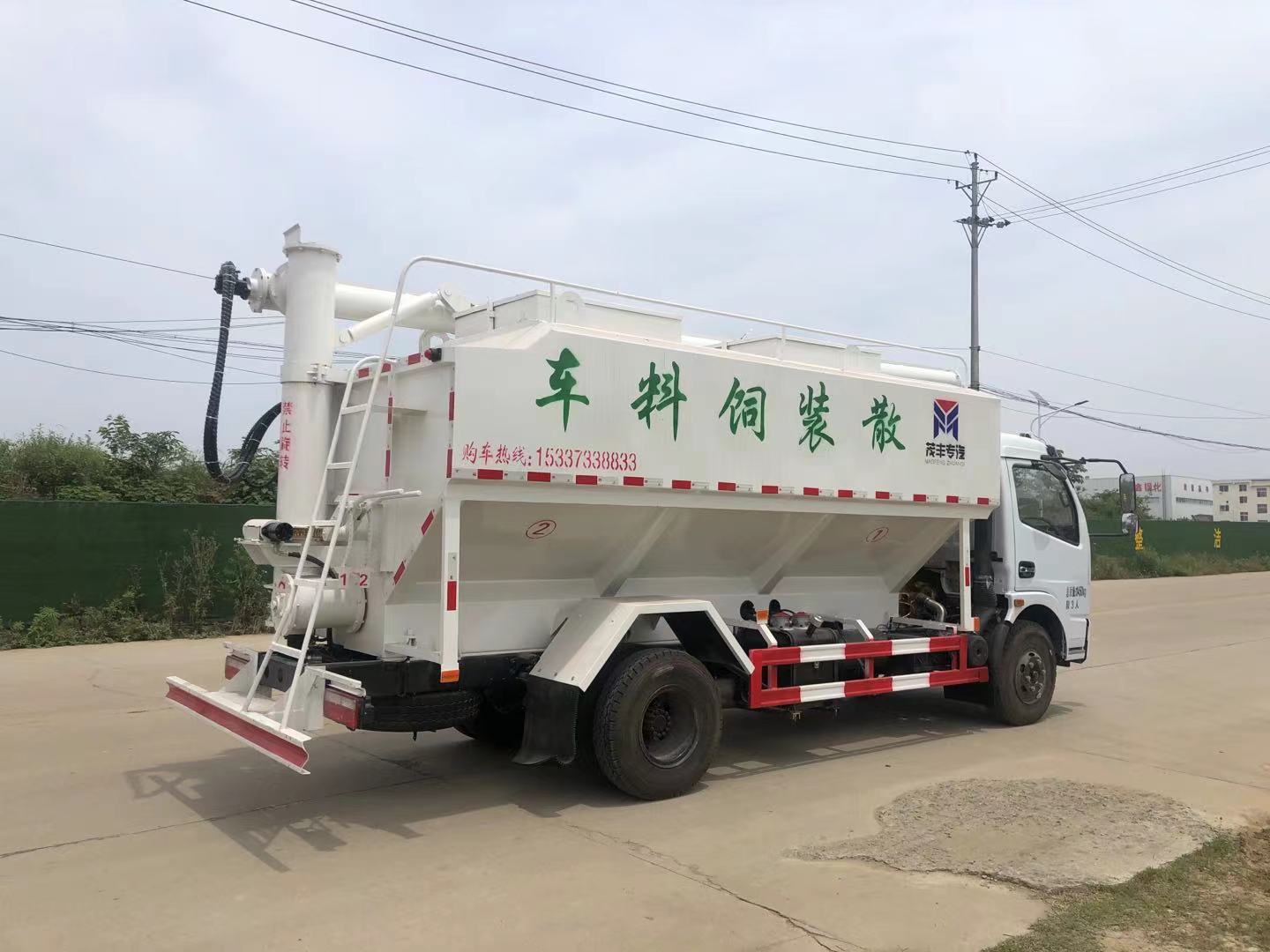 東風(fēng)國六福瑞卡雲内170馬力（17方）散裝飼料運輸車