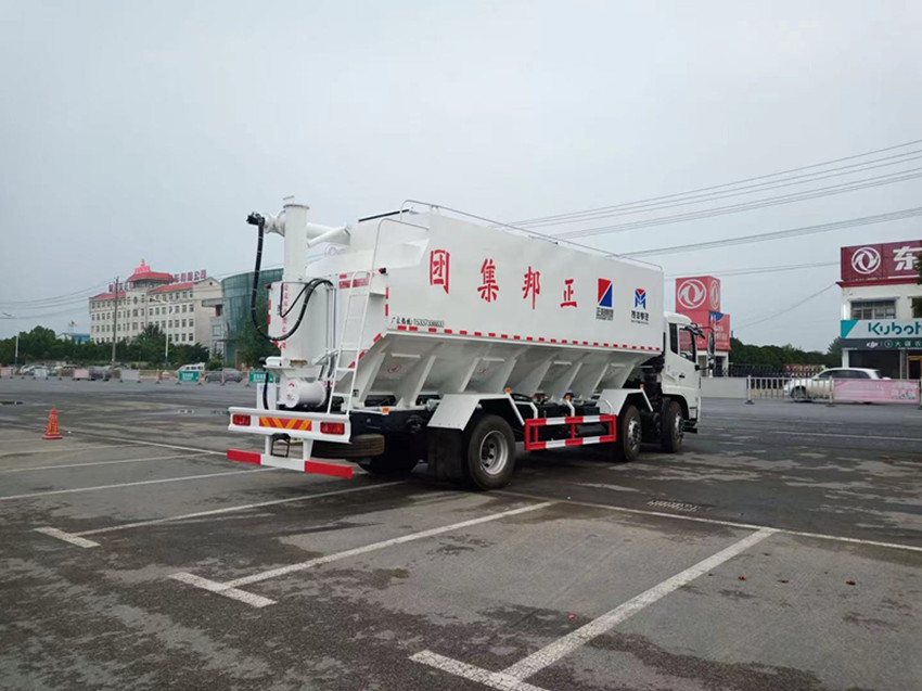 東風(fēng)天錦小(xiǎo)三軸龍擎300馬力（30方）散裝飼料運輸車