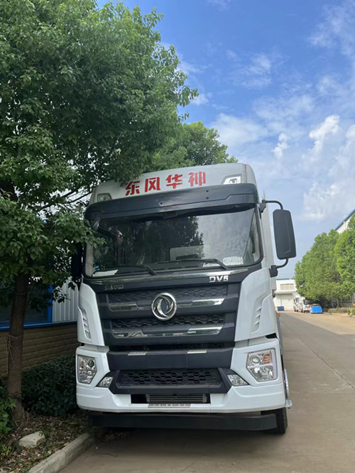 東風(fēng)華神前四後八散裝飼料運輸車